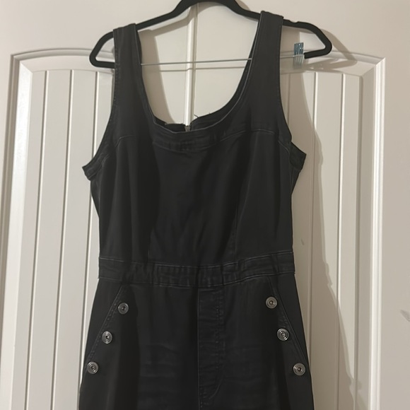 Fashion Nova Black Sleeveless Jumpsuit with Wide-Leg Design - Picture 4 of 7